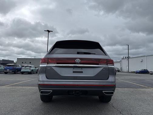 2025 Volkswagen Atlas 2.0T SE w/Technology 4MOTION