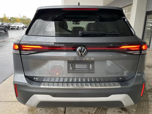 2025 Volkswagen Tiguan 2.0T SE 4MOTION