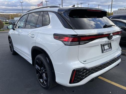 2025 Volkswagen Tiguan 2.0T SE R-Line Black 4MOTION