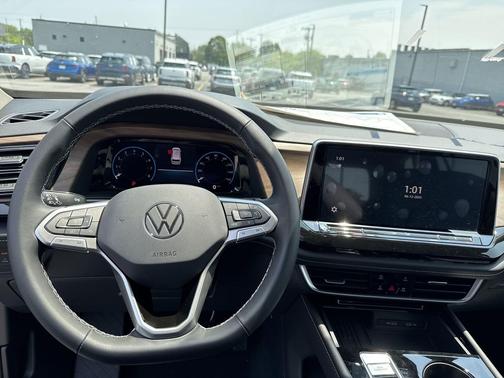 2025 Volkswagen Atlas 2.0T SE w/Technology 4MOTION
