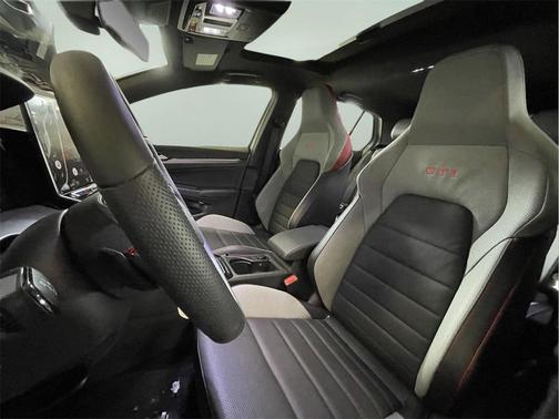 Alpine Silver Metallic 2026 Volkswagen Golf GTI 2.0T SE DSG