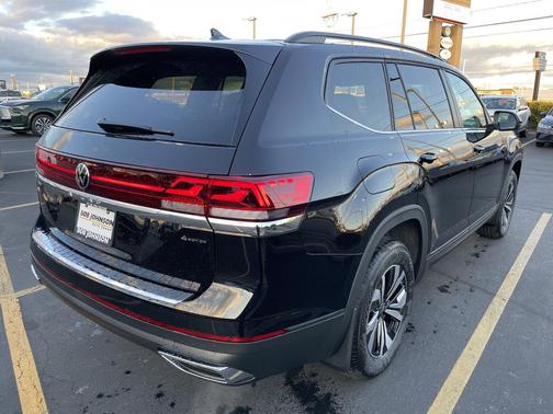 2026 Volkswagen Atlas 2.0T SE