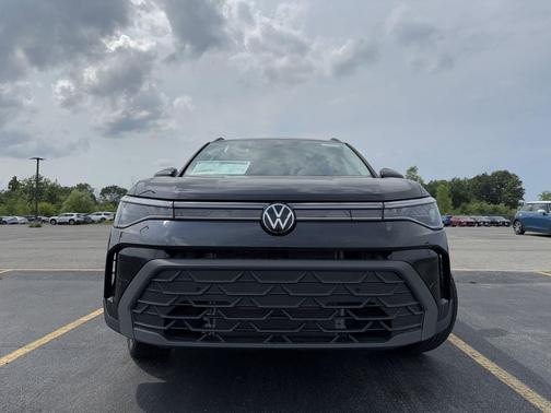 2025 Volkswagen Taos 1.5T SE Black