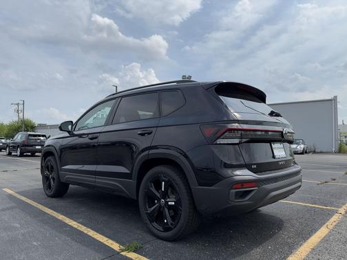 2025 Volkswagen Taos 1.5T SE Black