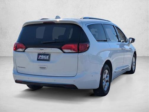 2017 Chrysler Pacifica Touring-L Plus