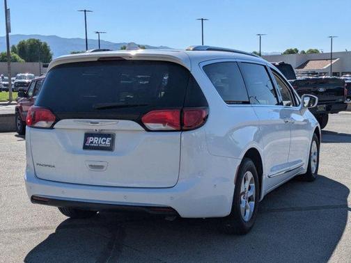2017 Chrysler Pacifica Touring-L Plus