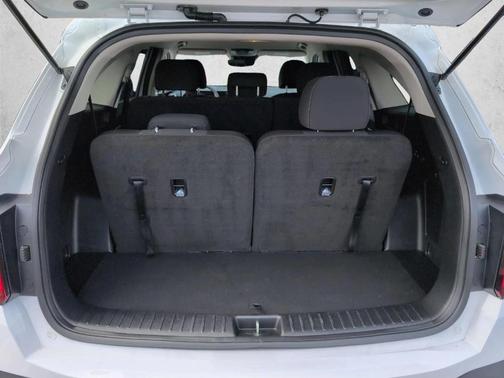 Glacial White Pearl 2025 Kia Sorento LX