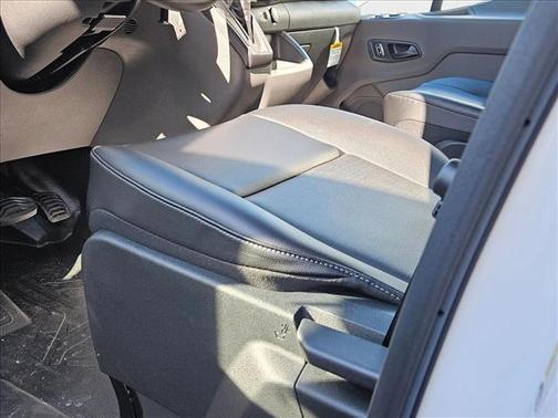 2025 Ford Transit-250 148 WB Medium Roof Cargo