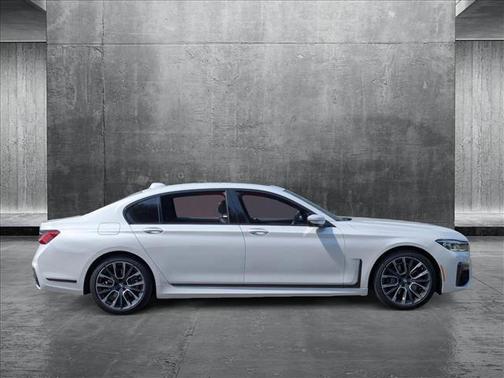 2020 BMW 740 i