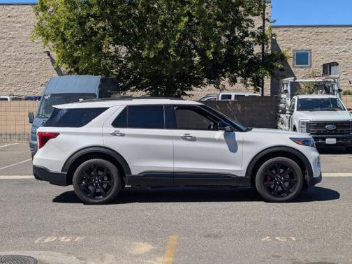 Star White 2023 Ford Explorer ST