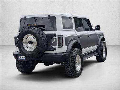 Oxford White 2025 Ford Bronco Badlands