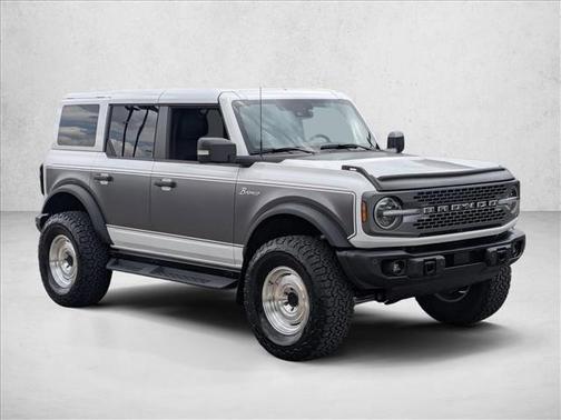 Oxford White 2025 Ford Bronco Badlands