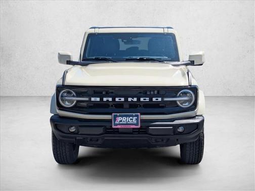 Desert Sand 2025 Ford Bronco Outer Banks