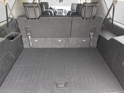 Summit White 2019 Chevrolet Suburban LT