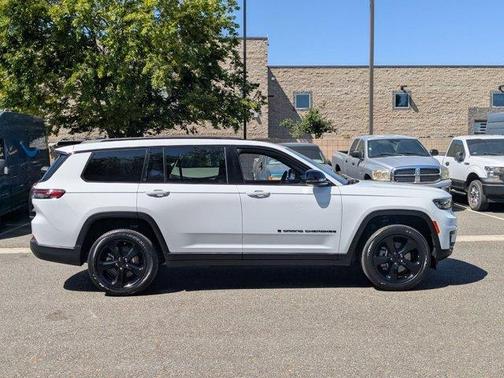 2022 Jeep Grand Cherokee L Laredo