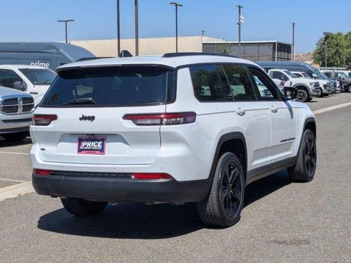 2022 Jeep Grand Cherokee L Laredo