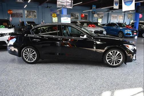 Black 2018 INFINITI Q50 3.0t LUXE