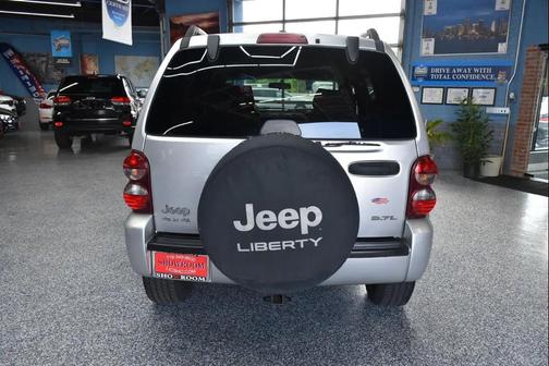 Bright Silver Metallic Clearcoat 2006 Jeep Liberty Sport