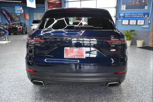 Moonlight Blue Metallic 2019 Porsche Cayenne Cayenne