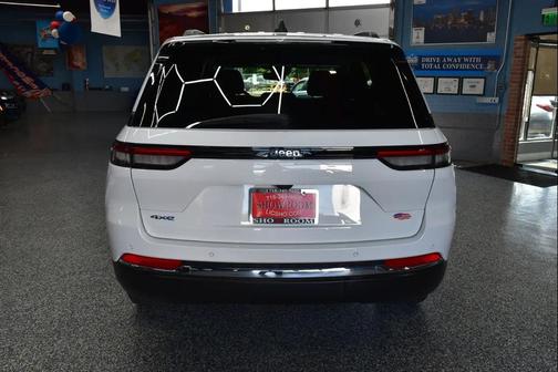 Bright White Clearcoat 2024 Jeep Grand Cherokee 4xe Base