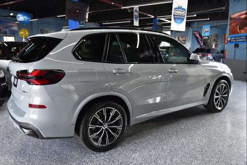 Gray 2024 BMW X5 xDrive40i