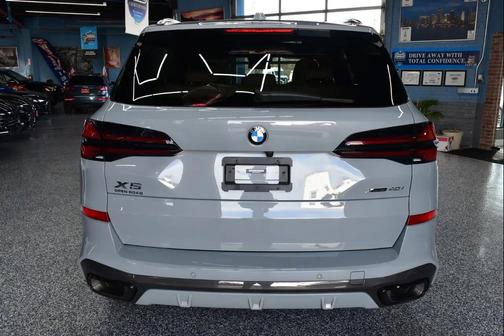 Gray 2024 BMW X5 xDrive40i