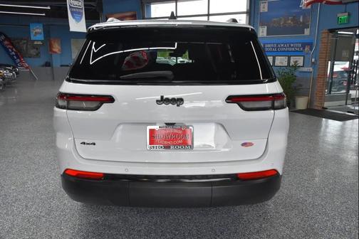 Bright White Clearcoat 2024 Jeep Grand Cherokee L Altitude