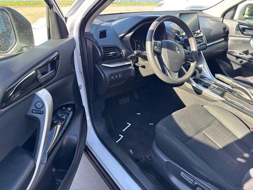 White 2024 Mitsubishi Eclipse Cross LE