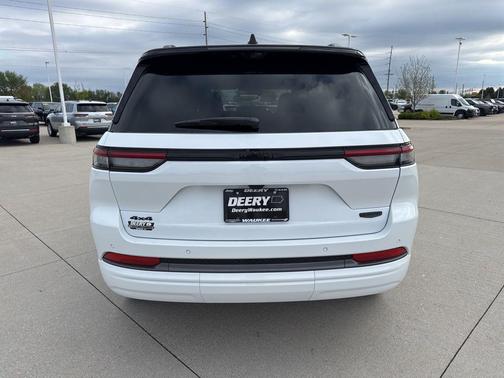 bright white clearcoat 2026 Jeep Grand Cherokee Summit