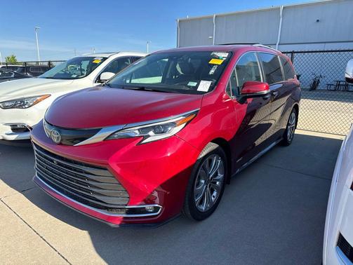 Pearl 2021 Toyota Sienna Platinum 7 Passenger