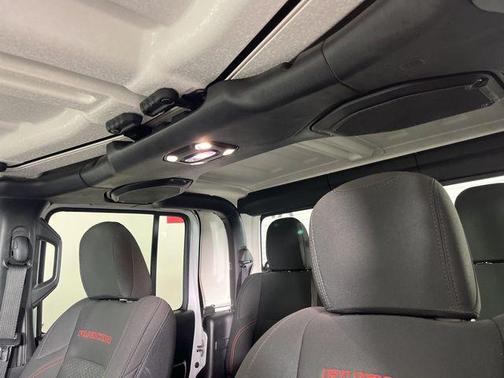 Bright White Clearcoat 2020 Jeep Gladiator Rubicon