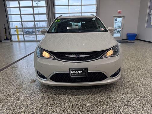 Luxury White Pearlcoat 2019 Chrysler Pacifica Touring-L Plus