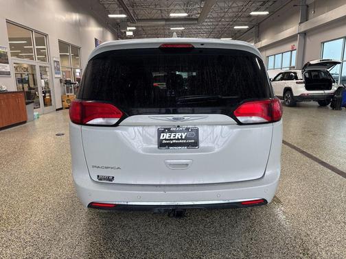 Luxury White Pearlcoat 2019 Chrysler Pacifica Touring-L Plus