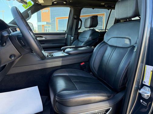 2023 Jeep Grand Wagoneer Base