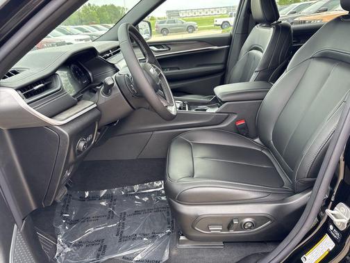 Diamond Black Crystal Pearlcoat 2026 Jeep Grand Cherokee L Limited