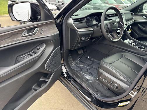 Diamond Black Crystal Pearlcoat 2026 Jeep Grand Cherokee L Limited