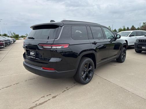 Diamond Black Crystal Pearlcoat 2026 Jeep Grand Cherokee L Limited
