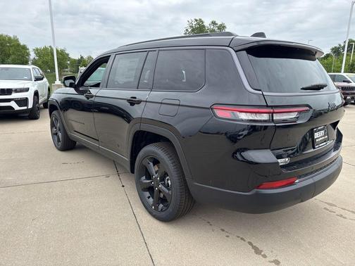 Diamond Black Crystal Pearlcoat 2026 Jeep Grand Cherokee L Limited