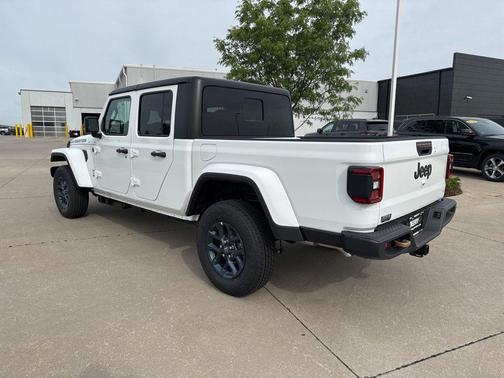 Bright White Clearcoat 2026 Jeep Gladiator 85th Anniversary Edition