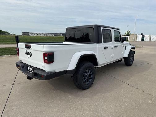 Bright White Clearcoat 2026 Jeep Gladiator 85th Anniversary Edition