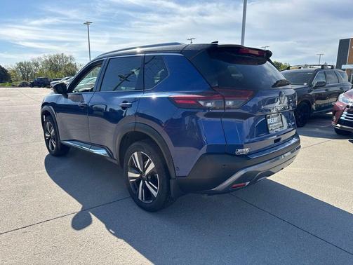 Caspian Blue Metallic/Super Black 2023 Nissan Rogue SL
