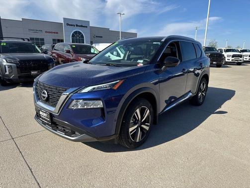 Caspian Blue Metallic/Super Black 2023 Nissan Rogue SL