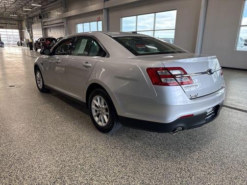 2014 Ford Taurus SE