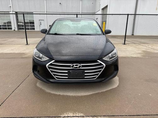 Black Diamond 2017 Hyundai ELANTRA SE