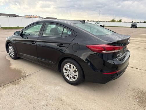 Black Diamond 2017 Hyundai ELANTRA SE