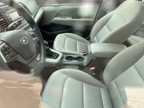Black Diamond 2017 Hyundai ELANTRA SE