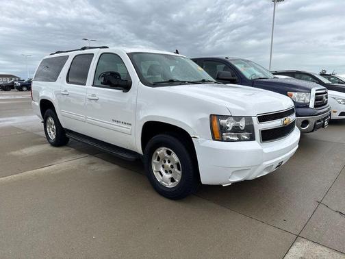 Summit White 2014 Chevrolet Suburban 1500 LT
