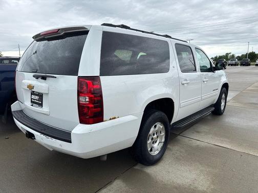 Summit White 2014 Chevrolet Suburban 1500 LT