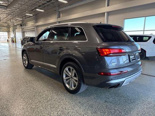 2025 Audi Q7 55 Premium Plus