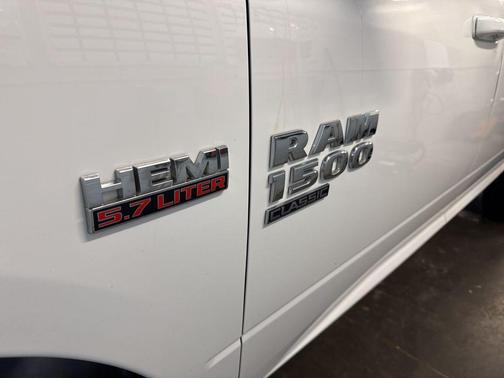 2019 RAM 1500 SLT